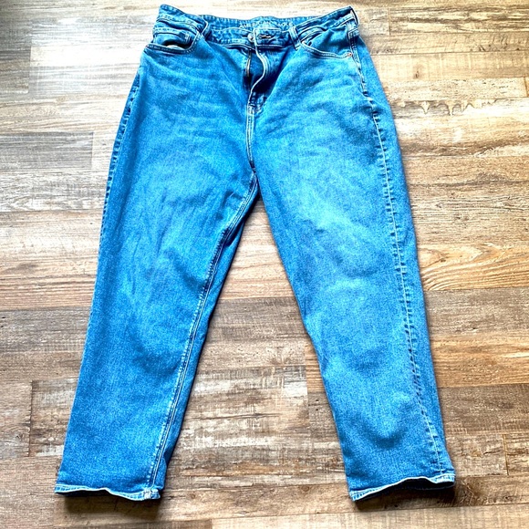 American Eagle “mom jeans” - Picture 2 of 8